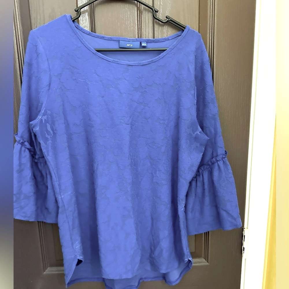 Apt 9 3/4 ruffle sleeve t shirt royal blue size large embossed material